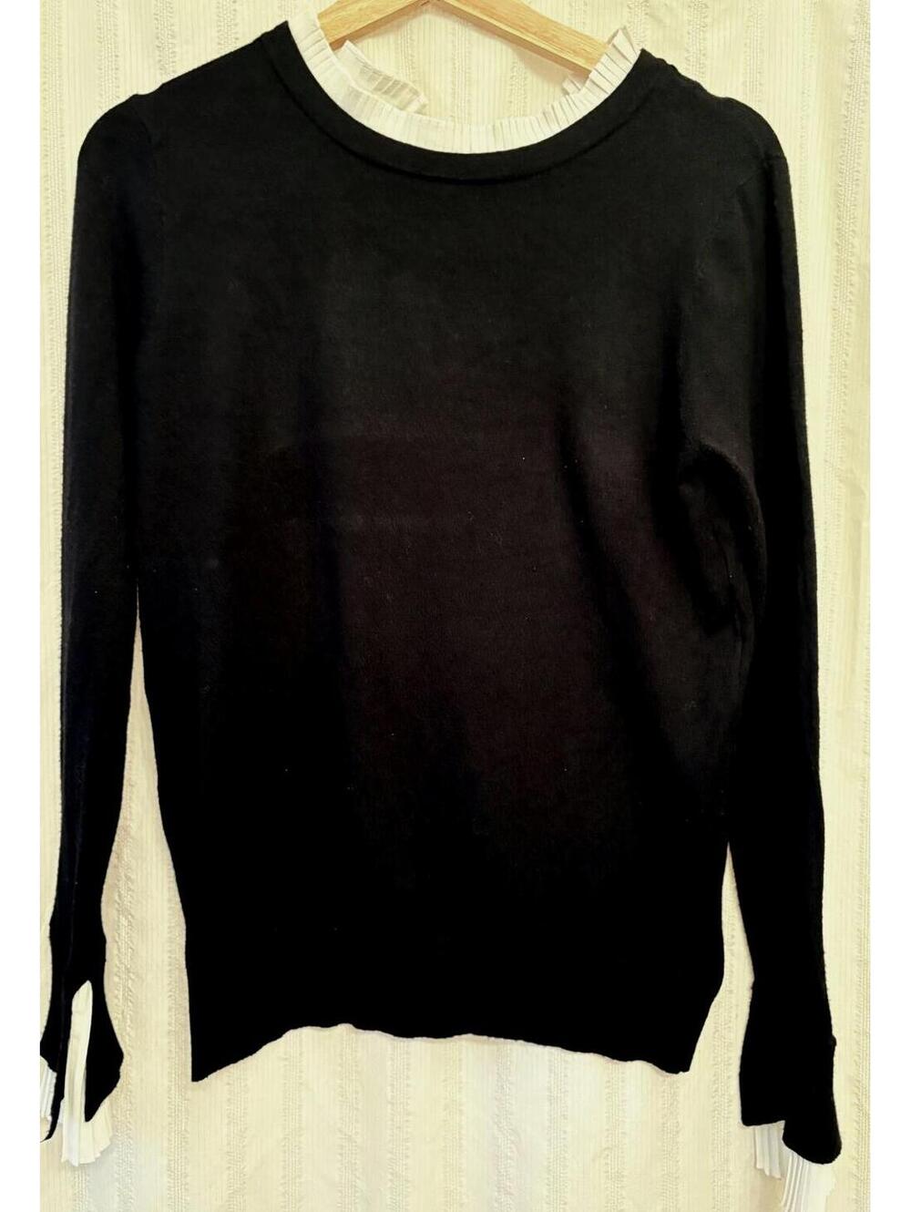 Sioni Milano Black Long Sleeve Sweater with White Pleated Collar and Cuffs